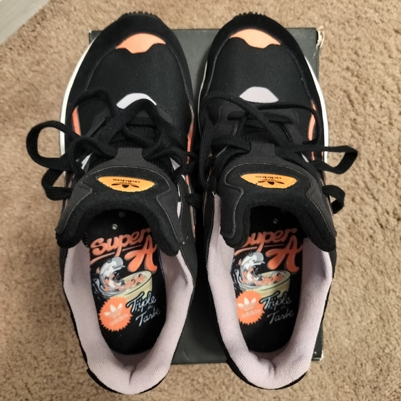 Adidas - Picture 7 of 9